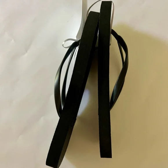 Old Navy Black Flip Flops with White Polka Dots-New Without tags - Picture 3 of 4